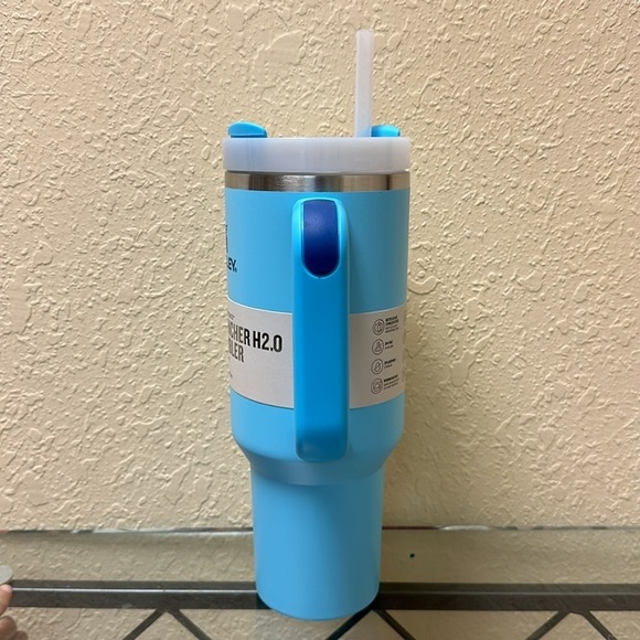 Stanley Pool Blue 40z - Picture 2 of 9